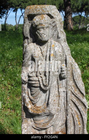 Antike Statue eines römischen Senators in Ostia Antica, der alte Hafen von Rom, Italien Stockfoto