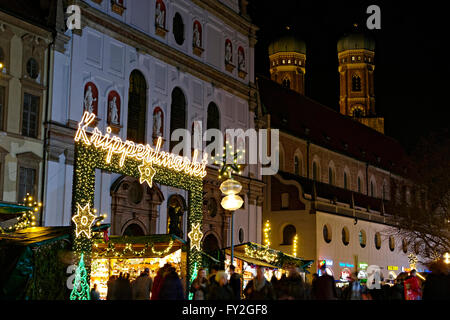 Deutsche Weihnachtsmärkte in Neu Hauserstrasse, München, Oberbayern, Deutschland, Europa. Stockfoto