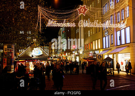 Deutsche Weihnachtsmärkte in Neu Hauserstrasse, München, Oberbayern, Deutschland, Europa. Stockfoto