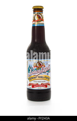 Winneconne, Wisconsin - 6. Februar 2015: Flasche von Leinenkugel Schneewehe Vanille Porter Bier gebraut in Wisconsin. Stockfoto