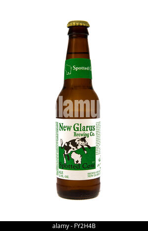 Winneconne, Wisconsin - 11. Februar 2015: Flasche des neuen Glarus Spotted Cow Bier gebraut in Wisconsin. Stockfoto