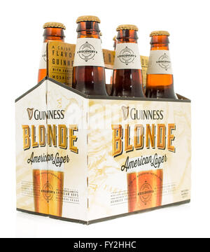 Winneconne, Wisconsin -3 Nov 2015: Six-Pack Bier Guinness Blondine. Stockfoto