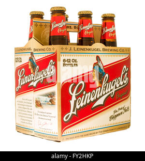 Winneconne, Wisconsin - 21. November 2015: ein six-Pack Leinenkugel original Bier. Stockfoto