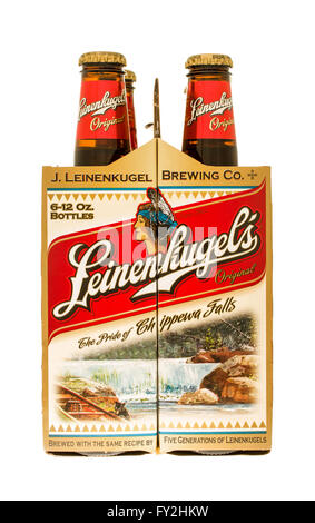 Winneconne, Wisconsin - 21. November 2015: ein six-Pack Leinenkugel original Bier. Stockfoto