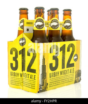 Winneconne, Wisconsin - 23. Dezember 2015: Six-Pack von Goose Island 312 urban Weizen Ale Bier. Stockfoto