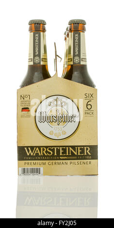 Winneconne, Wisconsin - 10. Januar 2016: ein six-Pack des Warsteiner Bieres. Stockfoto