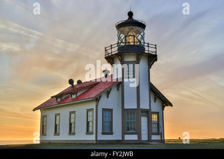 Sonnenuntergang über Point Cabrillo Light Station State Historic Park, Mendocino County, Kalifornien Stockfoto