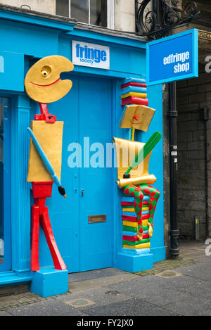 Der Eingang in das Edinburgh Fringe Festival Buchungsbüro auf der High Street in Edinburgh. Stockfoto