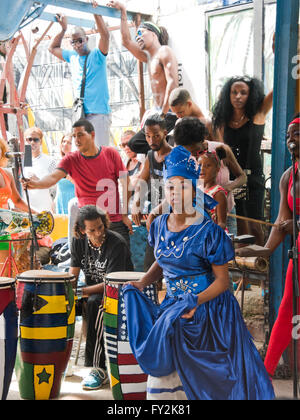 Vertikale Porträt von Rumba Tänzer in Havanna, Kuba. Stockfoto