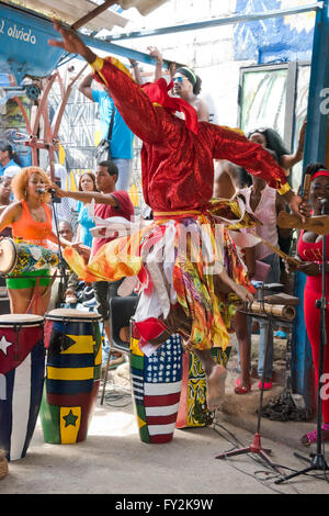 Vertikale Porträt von Rumba Tänzer in Havanna, Kuba. Stockfoto