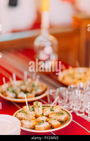 Catering-Dienstleistungen-Hintergrund mit Snacks und Speisen im restaurant Stockfoto