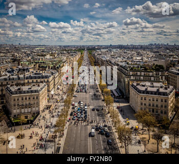 Blick auf den Champs-Elysees in Richtung Place De La Concorde, Paris, Frankreich. Stockfoto