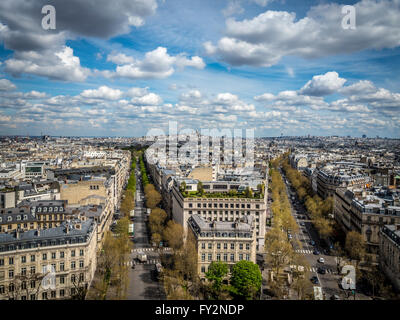Blick vom Triumphbogen in Richtung der Basilika des Heiligen Herzens von Paris, allgemein bekannt als Sacré-Cœur Basilika Stockfoto
