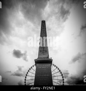 Obelisk und Riesenrad, Place De La Concorde, Paris, Frankreich. Stockfoto