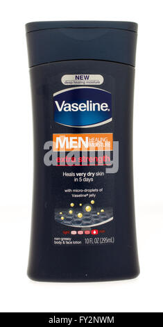 Winneconne, Wisconsin-22 Oktober 2015: Flasche Vaseline für Männer Bodylotion Stockfoto