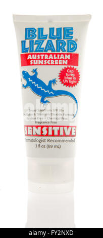 Winneconne, Wisconsin - 1. März 2016: eine Flasche Blue Lizard sensible Sonnenschutzmittel mit LSF 30 Stockfoto