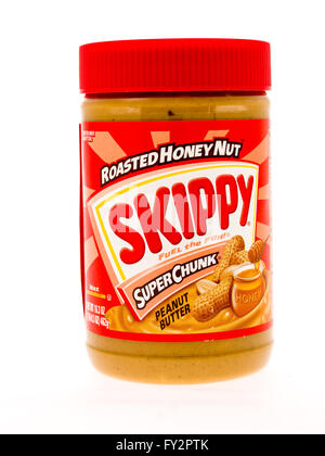 Winneconne, Wisconsin - 3. Mai 2015: Jar von Skippy Erdnussbutter geröstete Honig Nuss Geschmack im super Chunk-Stil. Stockfoto