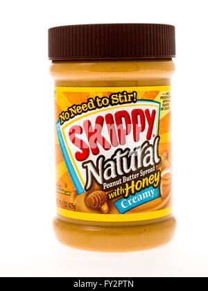 Winneconne, Wisconsin - 3. Mai 2015: Jar von Skippy natürliche Erdnussbutter mit Honig cremig stilgerecht. Stockfoto