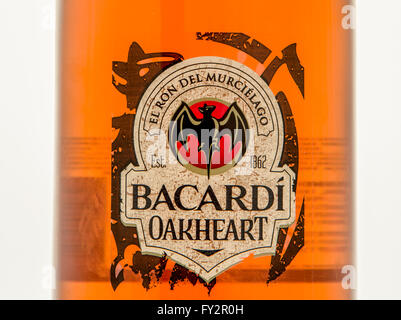 Winneconne, Wisconsin - 10. März 2016: eine Nahaufnahme Schuss Bacardi Oakheart Rum Stockfoto