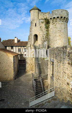 St-Jacques-Tor über den Fluss Thouet in Deux-Sèvres, Frankreich Stockfoto