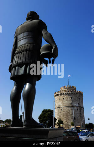 Erinnerung an die griechische König Philippe (Philippos) Mazedonien Blick auf den weißen Turm von Thessaloniki, Makedonien, Griechenland Stockfoto