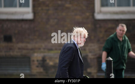 (Ex) Londoner Bürgermeister Boris Johnson verlässt Downing Street nach der Kabinettssitzung am 19. April 2016. Stockfoto