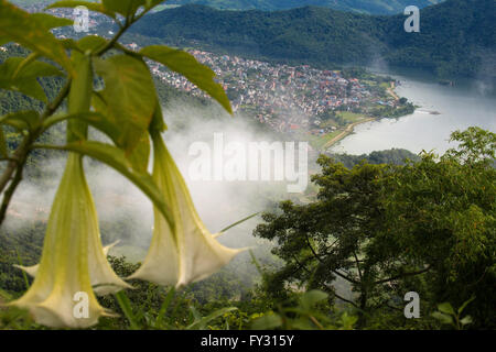 Blick auf die Stadt Pokhara von Sarangkot, Nepal. Der beste Ort zu sehen, der Himalaya ist 1592 m in Sarangkot. Stockfoto