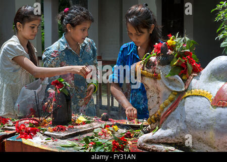 Hindu-Tempel bei Maggy Festival in Bardia, Nepal Stockfoto