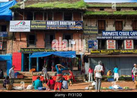 Morgenmarkt in Bhaktapurs Durbar Square, Kathmandu, Nepal. Stockfoto