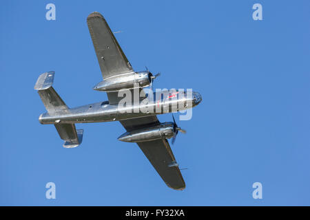 Ein b-25 Mitchell fliegen in einer Flugvorführung in der Red Bull Air Race, Red Bull Ring, Spielberg, Steiermark, Österreich Stockfoto