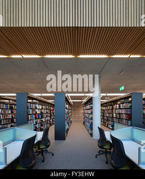 Albert Sloman Library Innenansicht im 2. Stock. Albert Sloman Bibliothek und Silberrad Student Center University of Essex, Colchester, Vereinigtes Königreich. Architekt: Patel Taylor, 2015. Stockfoto