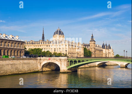 Ehemalige Conciergerie Gefängnis und die Änderung Brücke, Ufer der Seine, Ile De La Cite, Paris, Frankreich Stockfoto