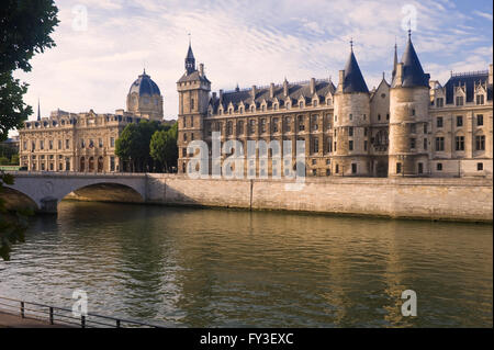 Ehemalige Conciergerie Gefängnis, Ufer der Seine, Ile De La Cite, Paris, Frankreich Stockfoto