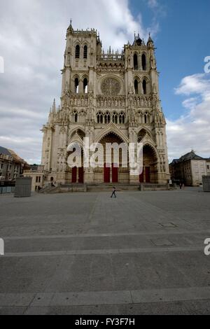 Somme, Frankreich, Amiens, Amiens Cathedrale Notre-Dame, Fassade von ca. 13. Jahrhundert gotische Kathedrale Stockfoto