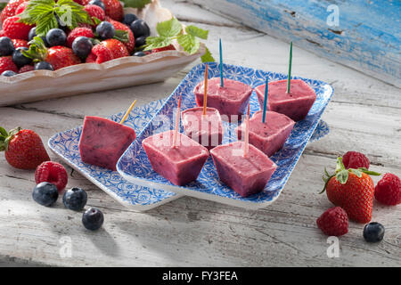 Smoothie Eis am Stiel Stockfoto