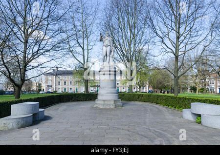 Statue von Robert Hall, ein 19. Jahrhundert Baptistenpfarrer in de Montfort Square, New Walk, Leicester Stockfoto