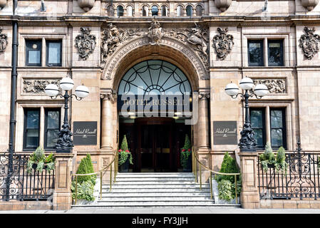 Eingang Hotel Russell, Russell Square Bloomsbury London Borough of Camden England Großbritannien UK Stockfoto