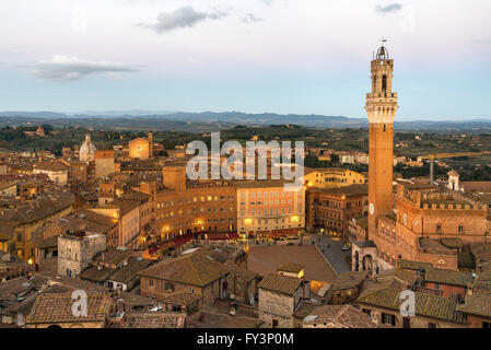 Sonnenuntergang über der Piazza del Campo in Siena Stockfoto