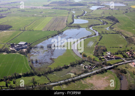 Luftaufnahme von Überschwemmungen auf den Derwent in Yorkshire, Großbritannien Stockfoto