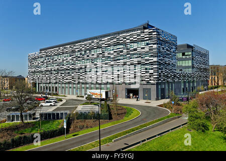 Das Brooks-Gebäude, University of Manchester Metropolitain an Platzes, Hulme, Manchester. Stockfoto