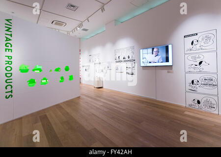 Tokio, Japan. 21. April 2016. Die Snoopy Museum Tokyo in Roppongi auf 21. April 2016, Tokio, Japan. Snoopy Museum Tokyo ist der erste außerhalb der Vereinigten Staaten, das Kunstwerk von Charles gewidmet. Zu sehen sind einige 60 original Comic-Strips, ausgewählt von Jean Schulz, Ehefrau von Erdnüsse Schöpfer und persönliche Geschenke von Fans, die sie im Laufe der Jahre erhalten hat.  Das temporäre Museum werden für 2 1/2 Jahren geöffnet. © Aflo Co. Ltd. Credit: Aflo Co. Ltd./Alamy Live-Nachrichten Stockfoto