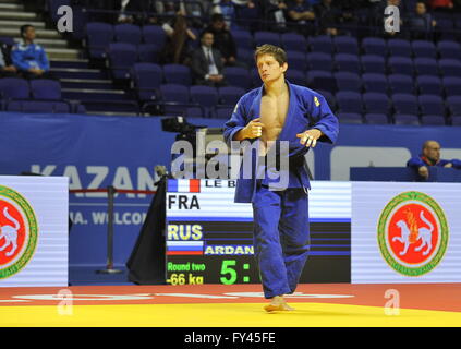 Kasan, Russische Föderation. 21. April 2016. Tschechische Judoka Pavel Petrikov, Foto, verlor das Match gegen armenische Judoka Hovhannes Davtyjan in die unter 60 kg-Klasse bei den Judo-Europameisterschaften in Kazan, Russland, am 21. April 2016. Bildnachweis: David Svab/CTK Foto/Alamy Live-Nachrichten Stockfoto