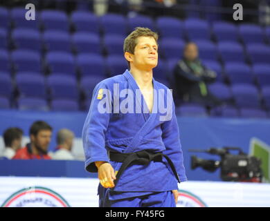 Kasan, Russische Föderation. 21. April 2016. Tschechische Judoka Pavel Petrikov, Foto, verlor das Match gegen armenische Judoka Hovhannes Davtyjan in die unter 60 kg-Klasse bei den Judo-Europameisterschaften in Kazan, Russland, am 21. April 2016. Bildnachweis: David Svab/CTK Foto/Alamy Live-Nachrichten Stockfoto