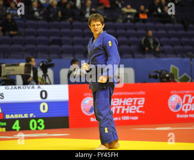 Kasan, Russische Föderation. 21. April 2016. Tschechische Judoka Pavel Petrikov, Foto, verlor das Match gegen armenische Judoka Hovhannes Davtyjan in die unter 60 kg-Klasse bei den Judo-Europameisterschaften in Kazan, Russland, am 21. April 2016. Bildnachweis: David Svab/CTK Foto/Alamy Live-Nachrichten Stockfoto