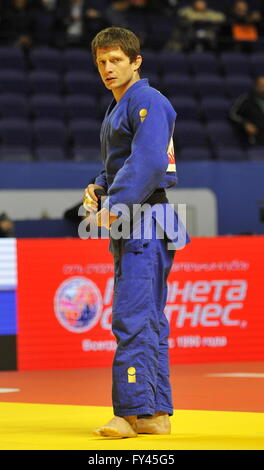 Kasan, Russische Föderation. 21. April 2016. Tschechische Judoka Pavel Petrikov, Foto, verlor das Match gegen armenische Judoka Hovhannes Davtyjan in die unter 60 kg-Klasse bei den Judo-Europameisterschaften in Kazan, Russland, am 21. April 2016. Bildnachweis: David Svab/CTK Foto/Alamy Live-Nachrichten Stockfoto