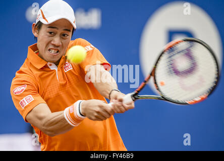 Barcelona, Katalonien, Spanien. 21. April 2016. KEI NISHIKORI (JAP) gibt einen Ball, Jeremy Chardy (FRA) während der 3. Runde des "Barcelona Open Banc Sabadell" 2016 zurück. Nishikori gewinnt 6-3, 7-5 Credit: Matthias Oesterle/ZUMA Draht/Alamy Live News Stockfoto