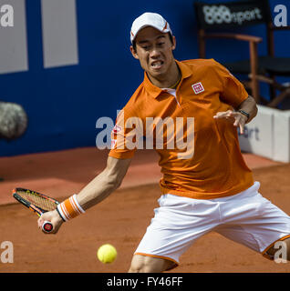 Barcelona, Katalonien, Spanien. 21. April 2016. KEI NISHIKORI (JAP) gibt einen Ball, Jeremy Chardy (FRA) während der 3. Runde des "Barcelona Open Banc Sabadell" 2016 zurück. Nishikori gewinnt 6-3, 7-5 Credit: Matthias Oesterle/ZUMA Draht/Alamy Live News Stockfoto