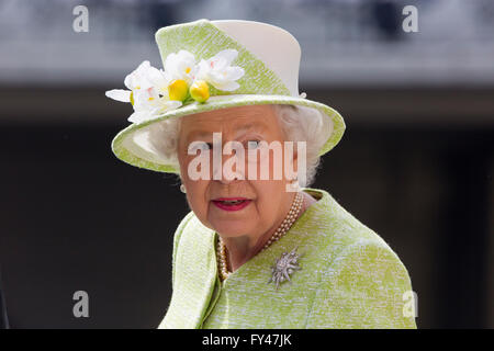 Windsor, UK. 21. April 2016. Königin Elizabeth II auf ihren 90. Geburtstagsfeiern Credit: Carla Rees/Alamy Live News Stockfoto