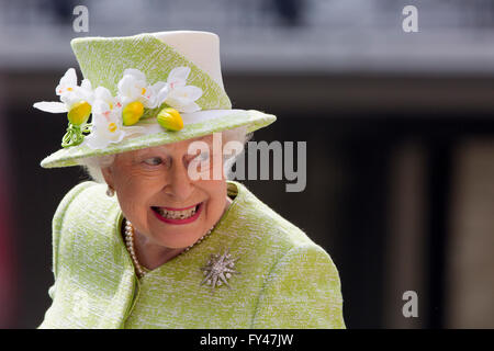 Windsor, UK. 21. April 2016. Königin Elizabeth II auf ihren 90. Geburtstagsfeiern in Windsor, UK Credit: Carla Rees/Alamy Live News Stockfoto