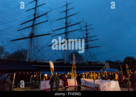 Greenwich, London, 21. April 2016. Der Royal Borough of Greenwich feiert 90. Geburtstag der Königin an Cutty Sark Gärten mit Royal-themed Unterhaltung und Musik von lokalen Bands, Beteiligung von Meer und Armee-jüngstere Söhne und einer Rede von Bürgermeister von Greenwich, Stadtrat Norman Adams. Bildnachweis: Imageplotter und Sport/Alamy Live Nachrichten Stockfoto